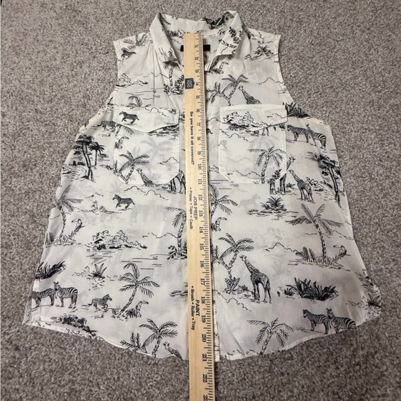 Banana Republic Safari Print Sleeveless Collard Button-Up Top Giraffe sz Small - Picture 5 of 7
